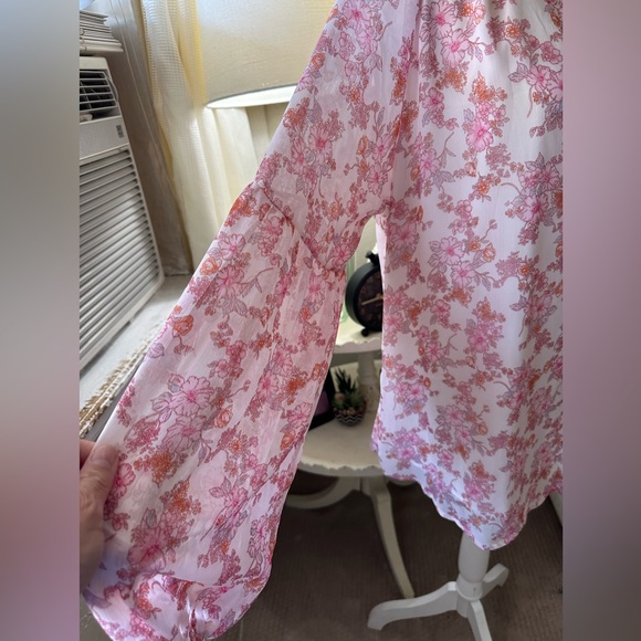 Women's blouse - Picture 3 of 10